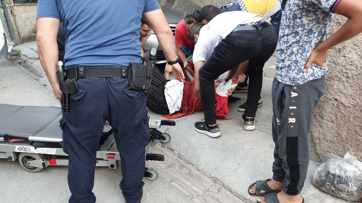 Adana da oğlu tarafından bıçaklanan kadın yaralandı #1