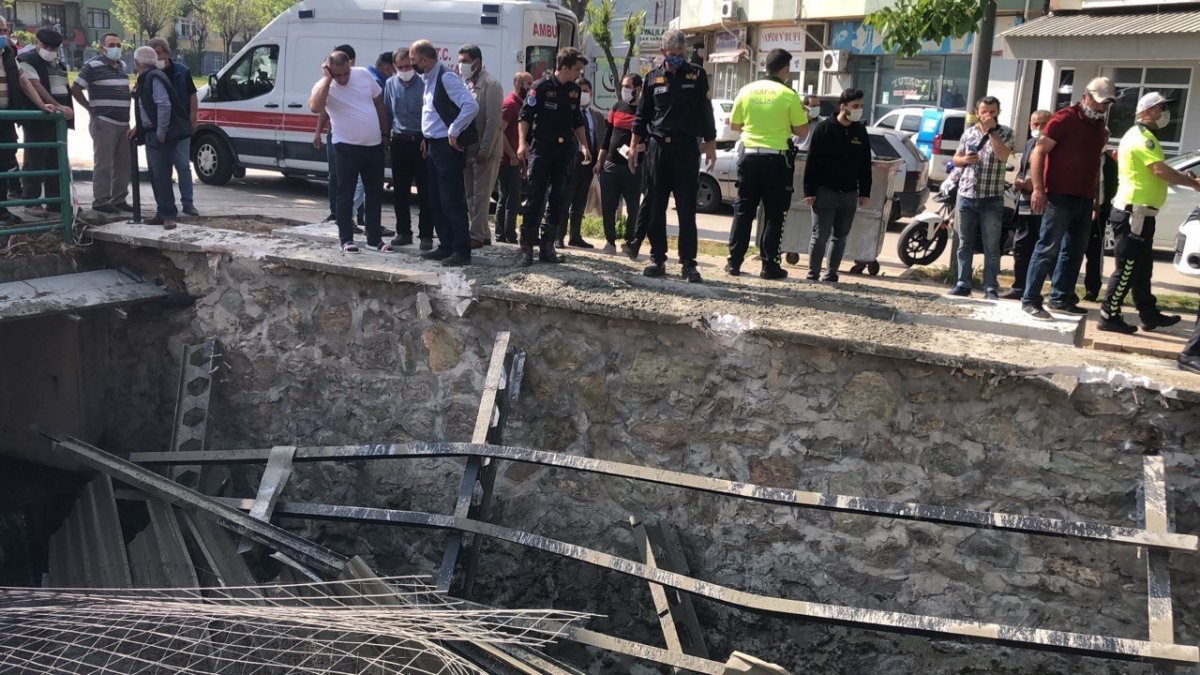 Bursa da köprü üzerindeki inşaat çöktü: 3 yaralı  #3