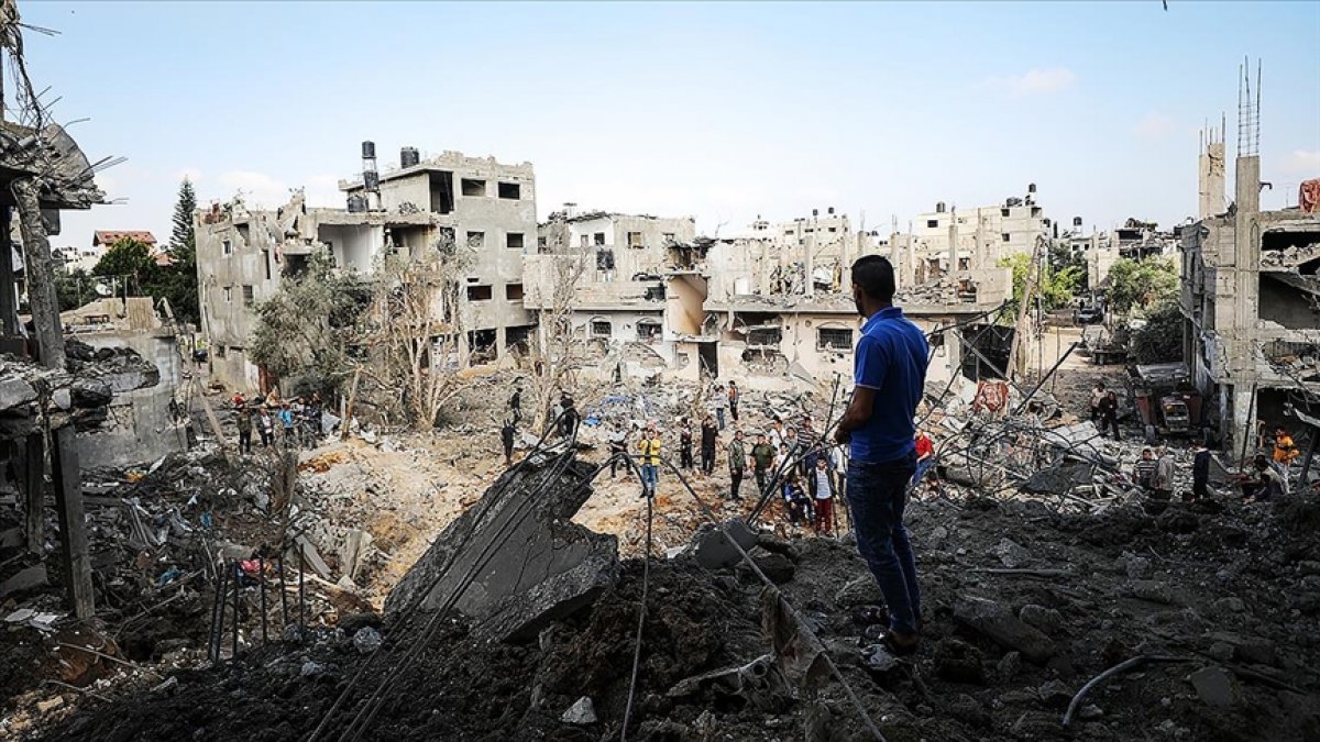 İsrail in evini bombaladığı küçük kız: Neden çocukları öldürüyorsunuz #1