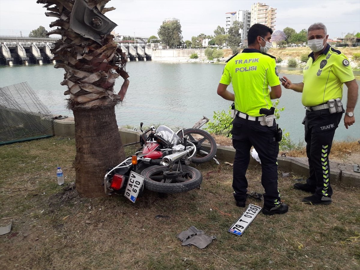 Adana da taksici 2 kişiye çarpıp Seyhan Nehri ne düştü #1