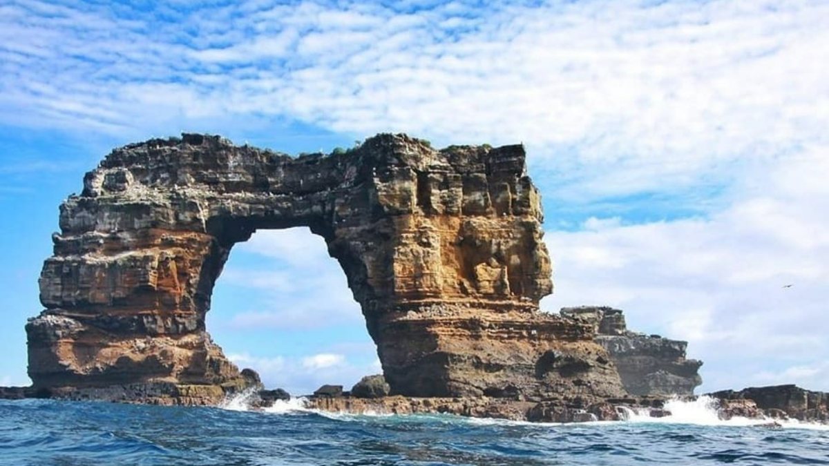 Darwin Arch in Ecuador collapses Kimdeyir