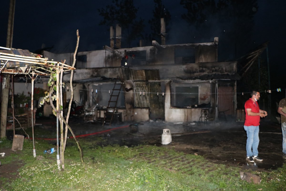 Sakarya da sobaya benzin dökünce evi yaktı  #4