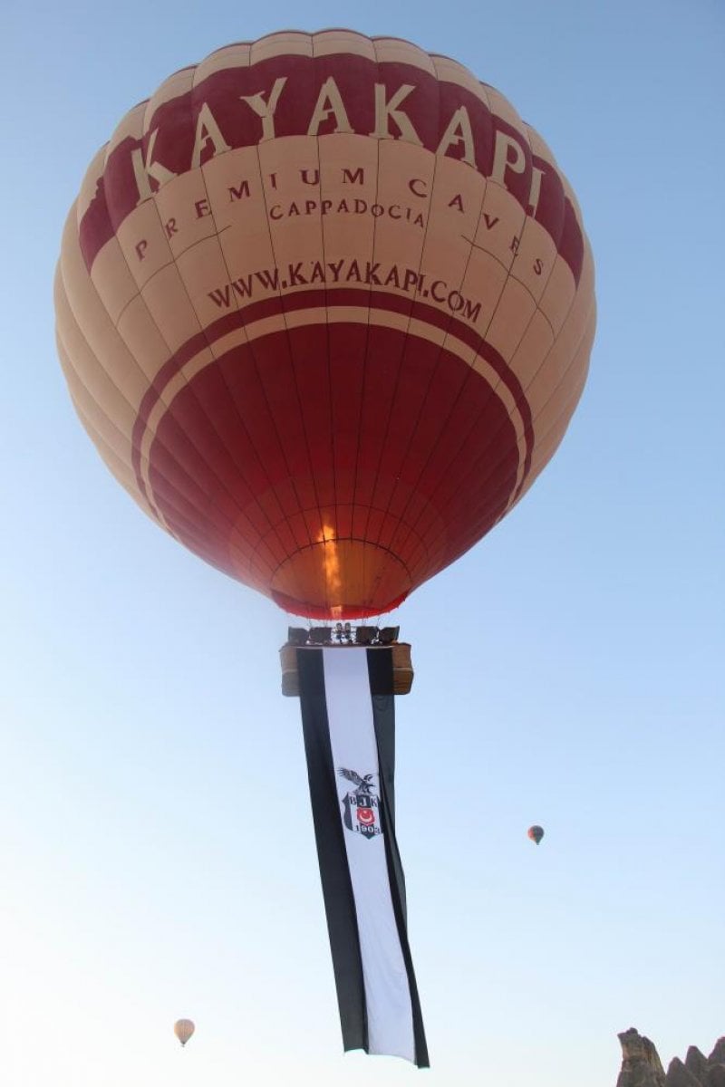 Şampiyonluk kutlanıyor: Kapadokya da balonlar  Beşiktaş  bayrakları ile havalandı #4