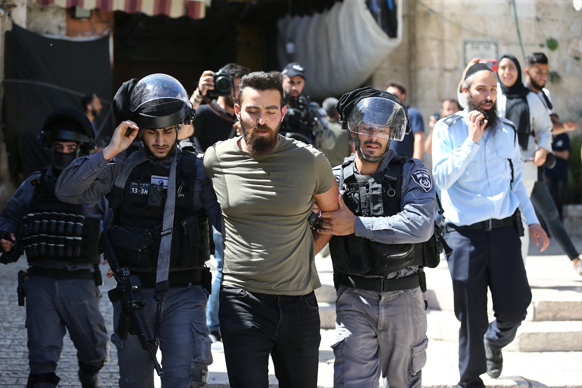 İsrail polisi, Şam Kapısı nda toplanan Filistinlilere saldırdı #10