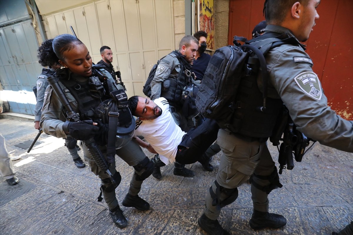 İsrail polisi, Şam Kapısı nda toplanan Filistinlilere saldırdı #4