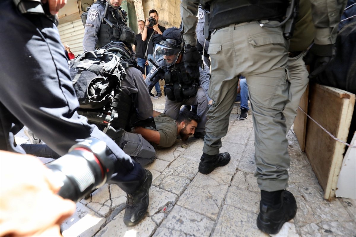 İsrail polisi, Şam Kapısı nda toplanan Filistinlilere saldırdı #9