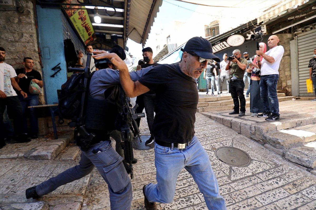 İsrail polisi, Şam Kapısı nda toplanan Filistinlilere saldırdı #6