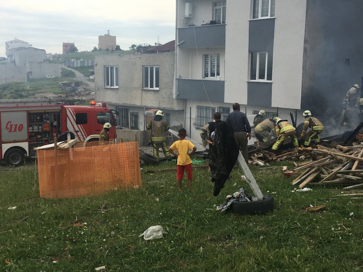 İstanbul’da odun atıp bıraktıkları tandırda yangın çıktı  #2