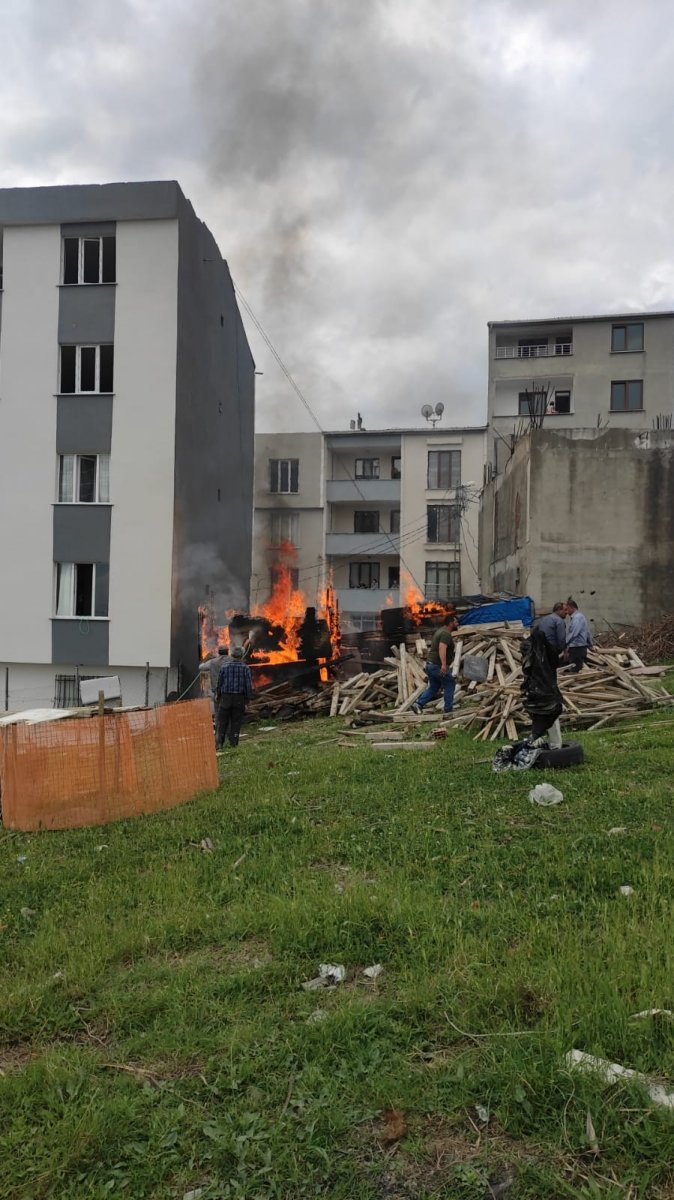 İstanbul’da odun atıp bıraktıkları tandırda yangın çıktı  #3