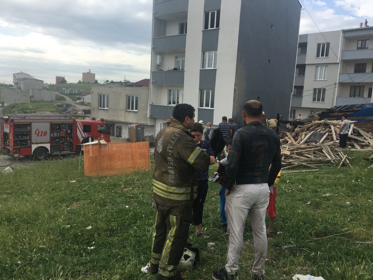 İstanbul’da odun atıp bıraktıkları tandırda yangın çıktı  #1