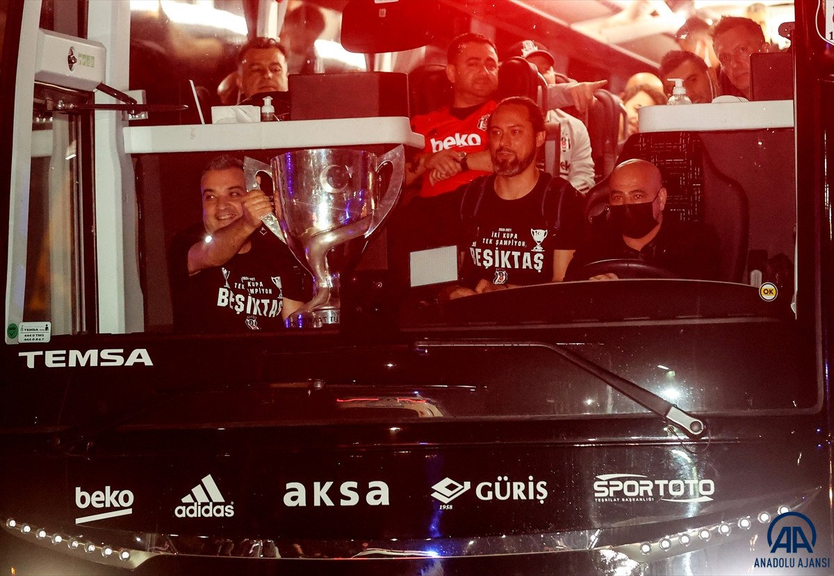 İki kupalı Beşiktaş İstanbul a döndü #1