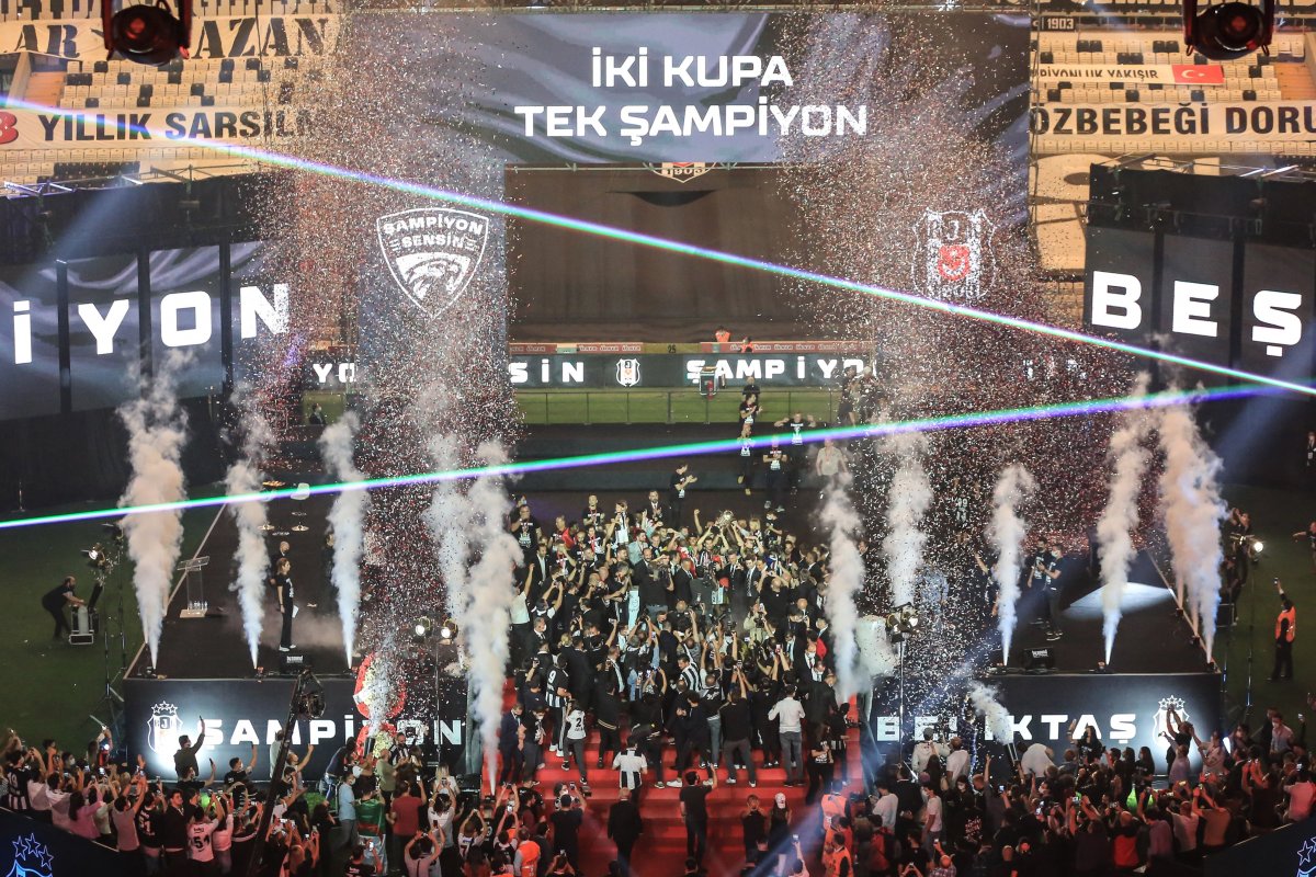 Şampiyon Beşiktaş kupasını aldı #3