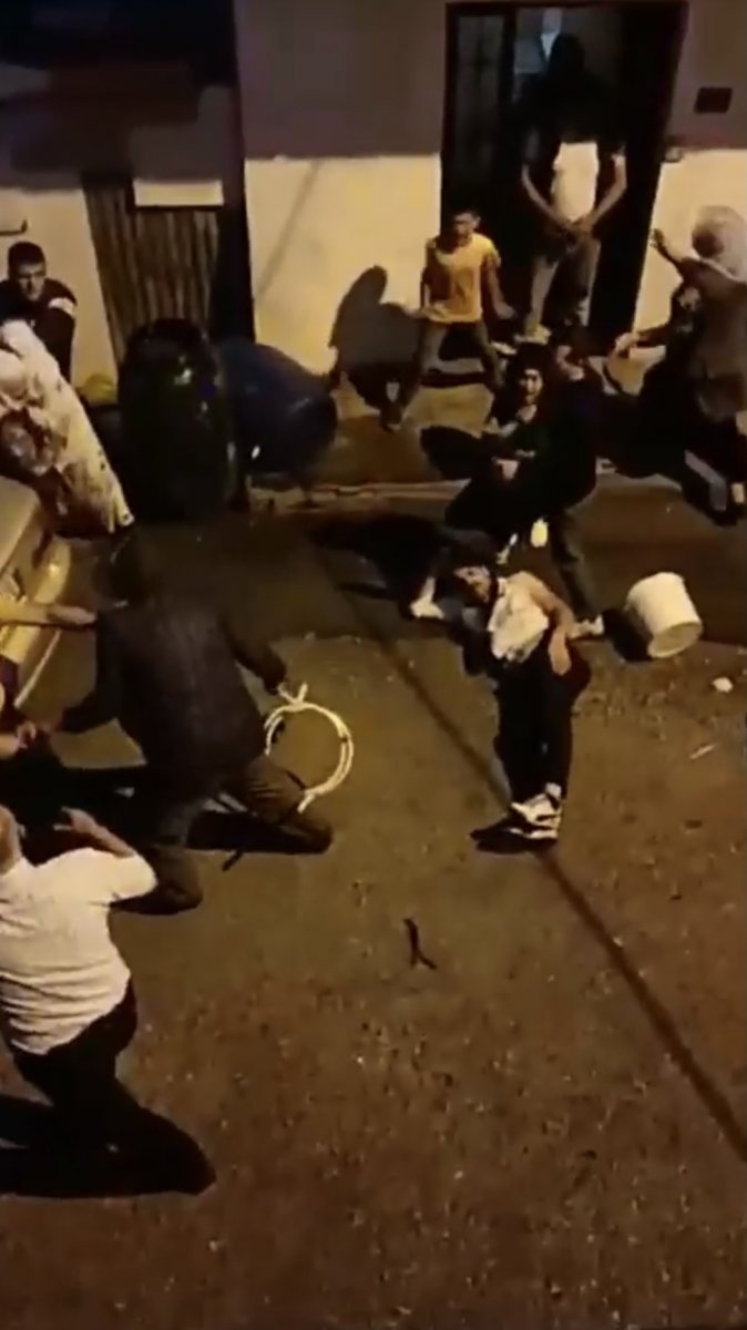 Bursa’da sokak kavgası: Taş, sopa sandalyeler ile saldırdılar #3
