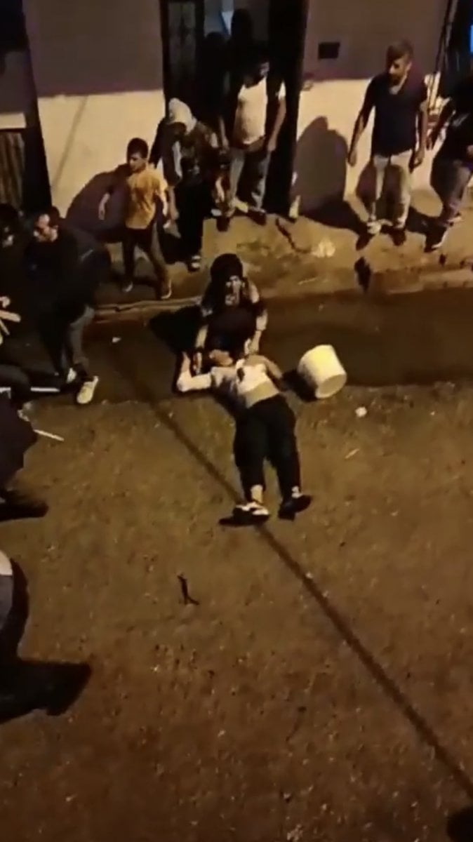 Bursa’da sokak kavgası: Taş, sopa sandalyeler ile saldırdılar #1