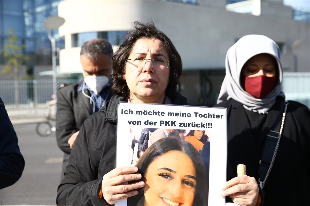 Almanya’da, kızı PKK tarafından kaçırılan annenin eylemi sürüyor #3