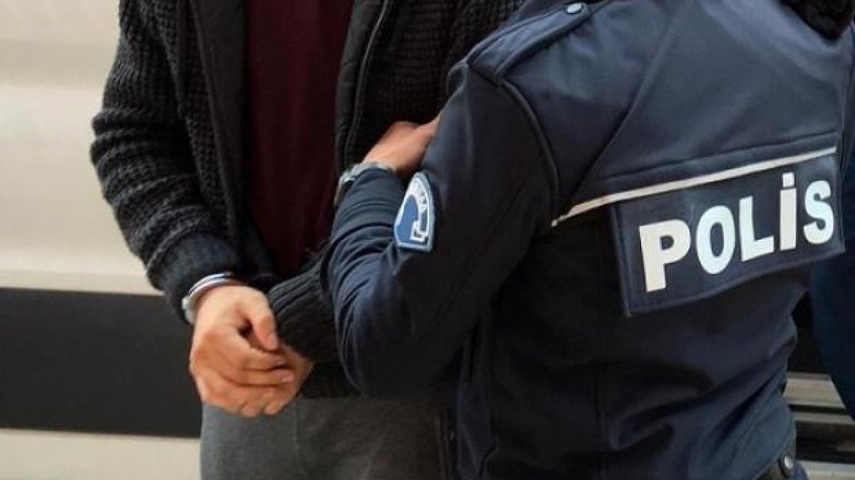 Ankara'da baba oğul, 10 bin uyuşturucu hap ile yakalandı