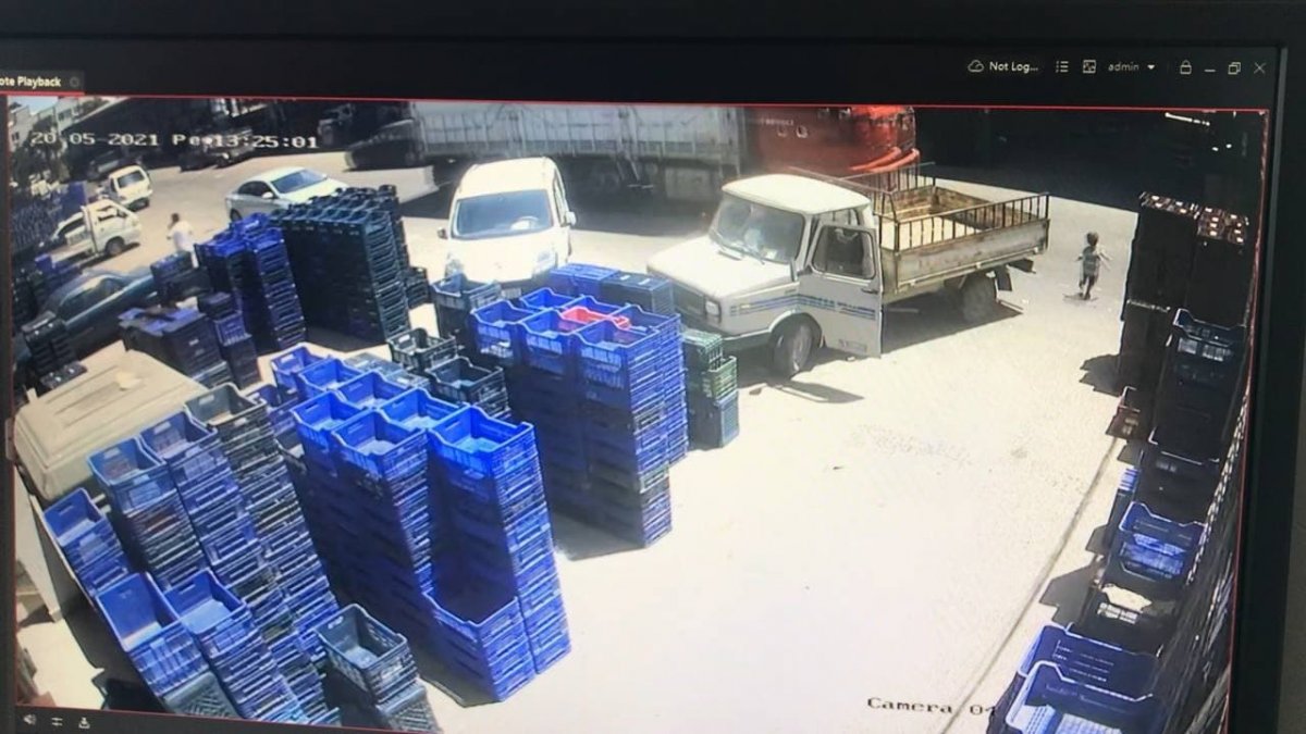 Antalya’da kamyon çarpan 4 yaşındaki çocuk hayatını kaybetti #8