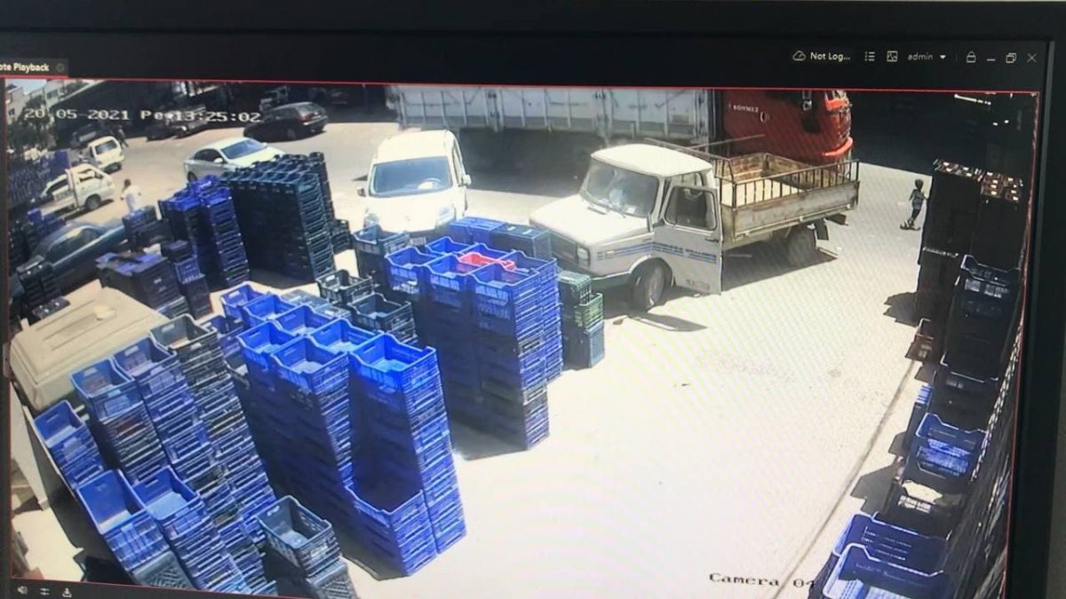 Antalya’da kamyon çarpan 4 yaşındaki çocuk hayatını kaybetti #9