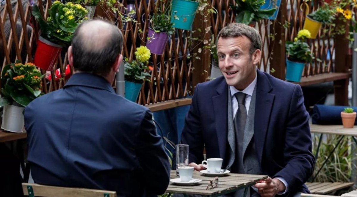 Macron, Fransa Başbakanı Castex ile kafede #1