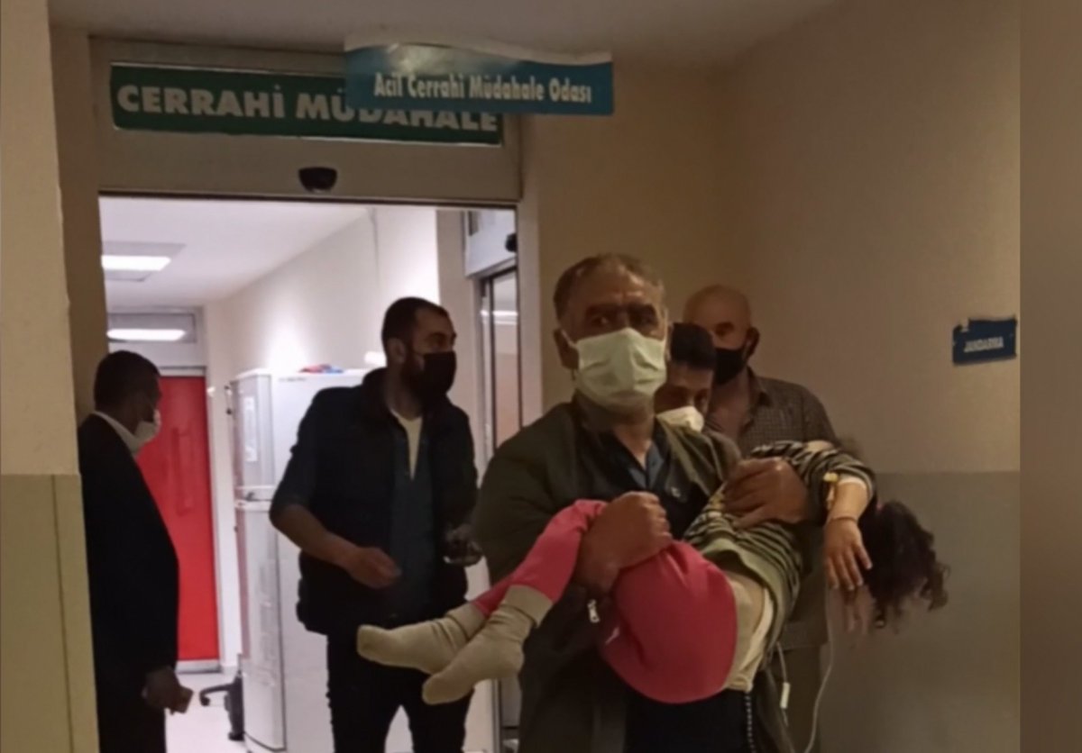 Bursa da sokakta buldukları ilaçları içen ikizler hastaneye kaldırıldı #1
