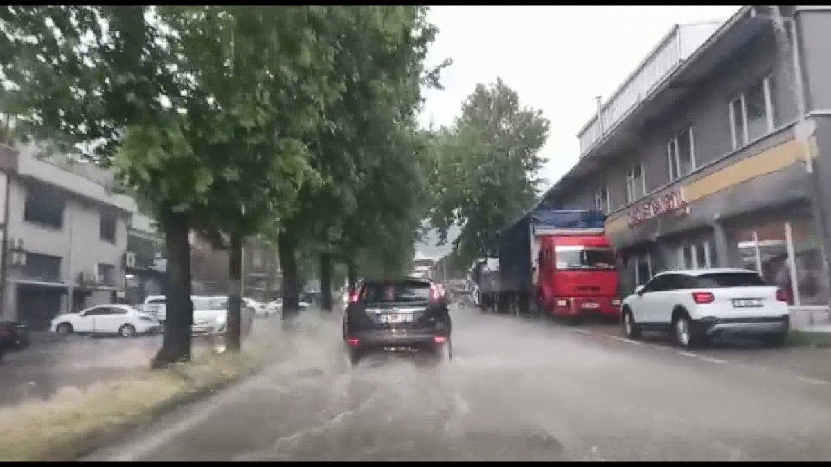 Bursa da sağanak yağış etkili oldu  #2