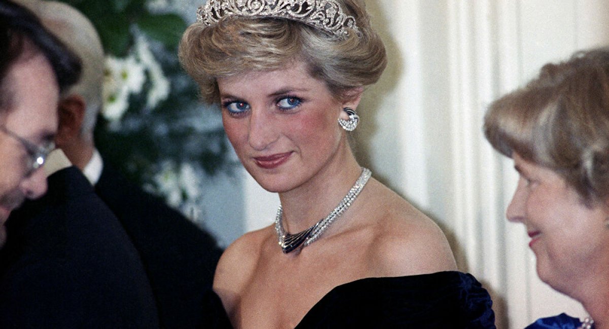 Prens William ve kardeşi Prens Harry anneleri Prenses Diana nın ölümü için BBC yi suçladı #2