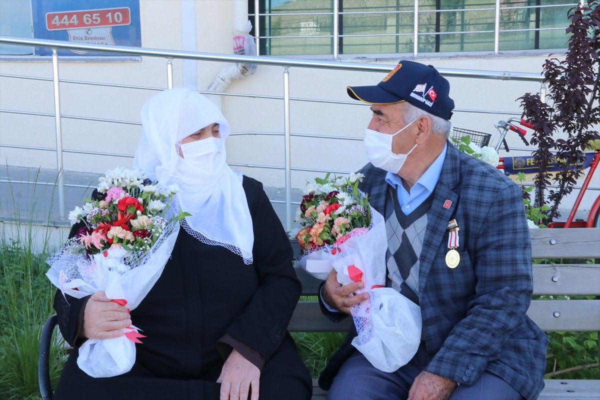 Van’da 70 yaşında ilk kez kimliği olan kadın, eşi ile resmi nikah kıydı #5