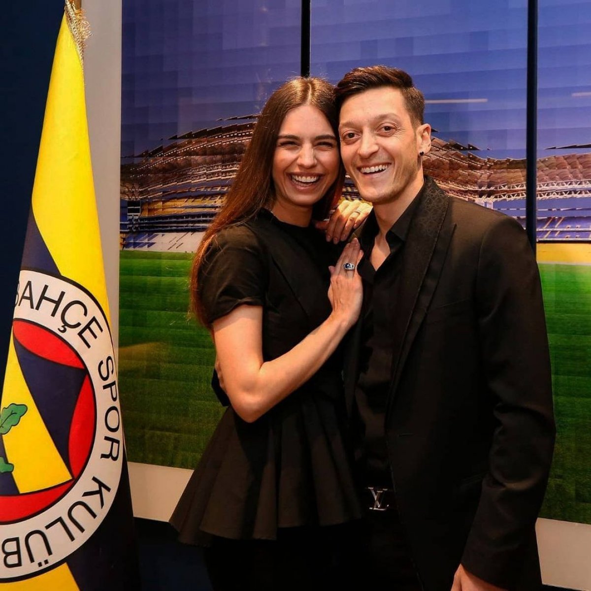 Amine Gülşe ve Mesut Özil in servet değerinde saatleri #2