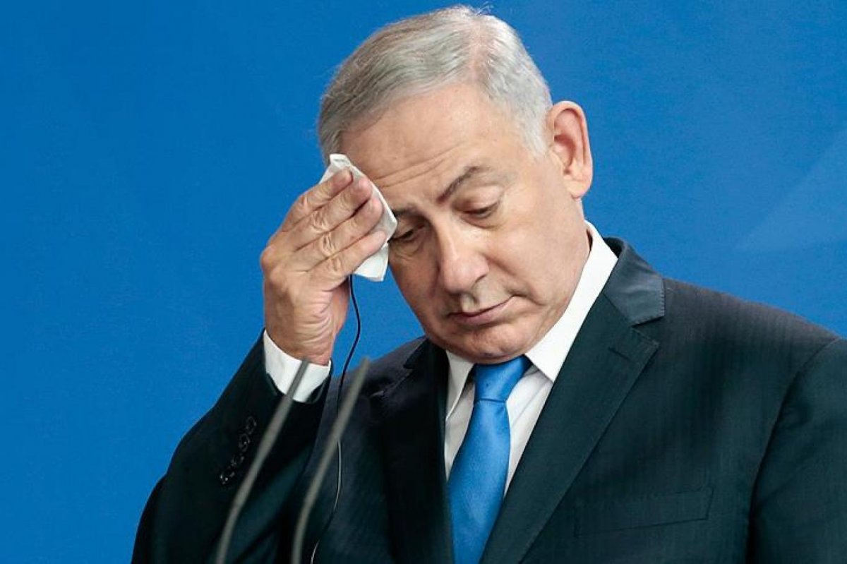 Hamas ile ateşkese varan Netanyahu İsrail de topa tutuldu #1