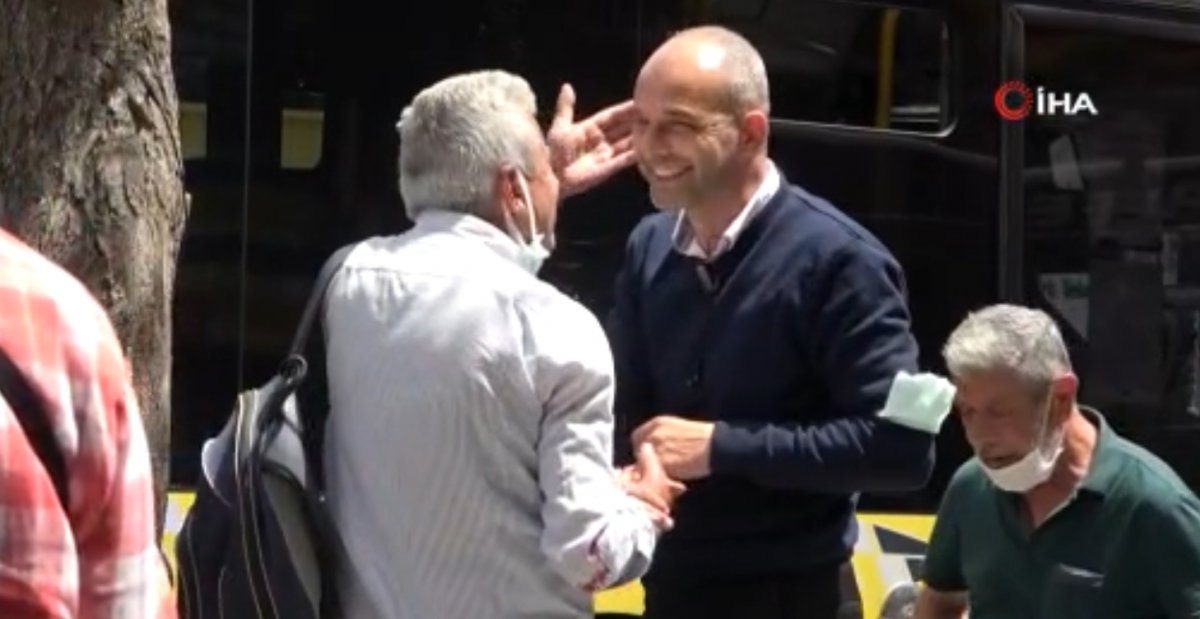 Fatih’te sarhoş adam ile otobüs şoförü önce tartıştı, sonra gülüştü  #3