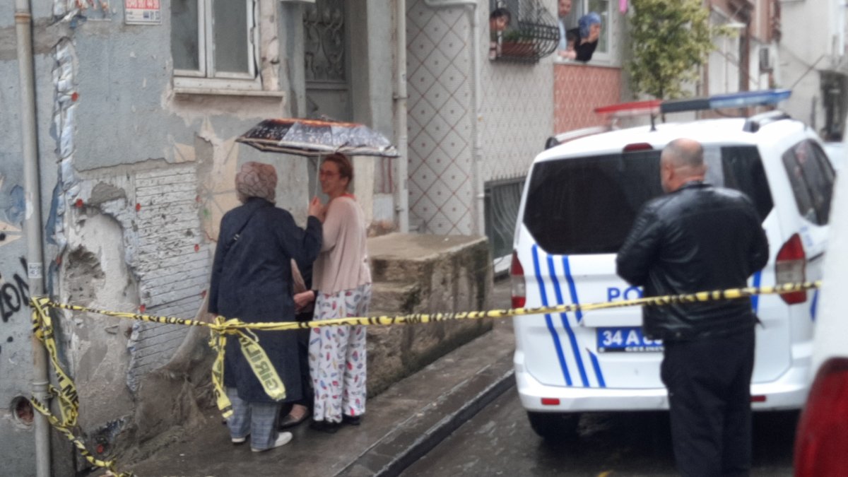 Beyoğlu nda eski eşinin saldırısına uğradı: Ağır yaralandı #5
