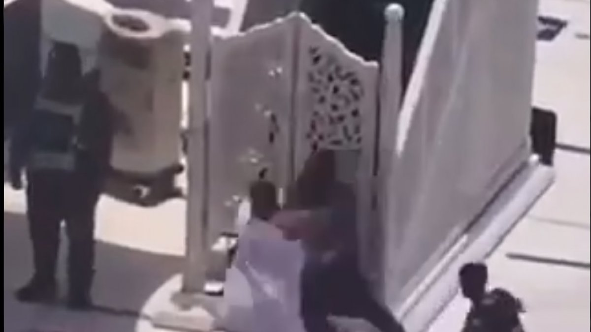 Knife attack attempt on Kaaba imam