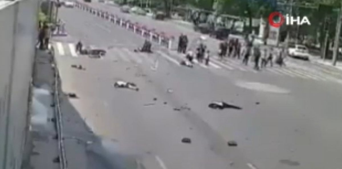 Çin de korkunç kaza: Yayaların arasına daldı #4