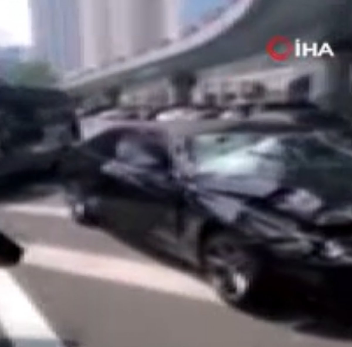 Horrible accident in China: Plunged into pedestrians #5