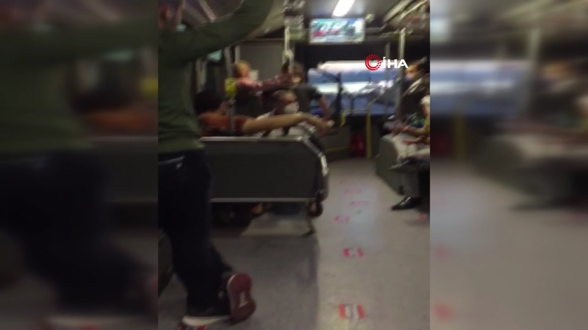 İstanbul da metrobüste,  bacak bacak üstüne attın  kavgası çıktı #4