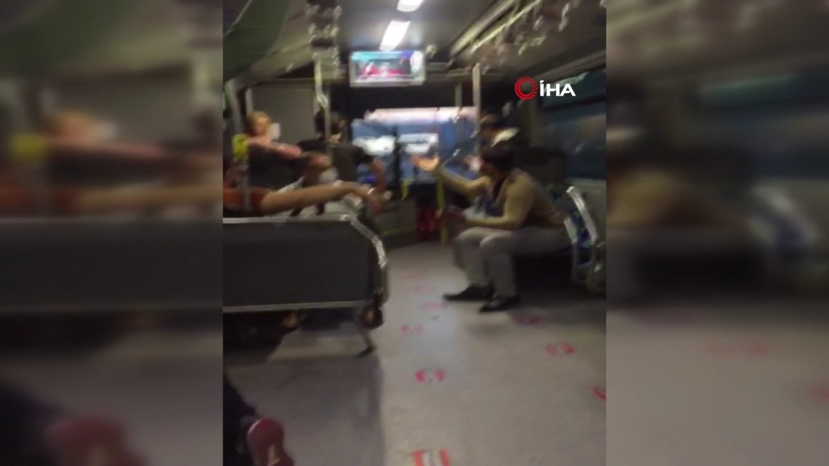 İstanbul da metrobüste,  bacak bacak üstüne attın  kavgası çıktı #2