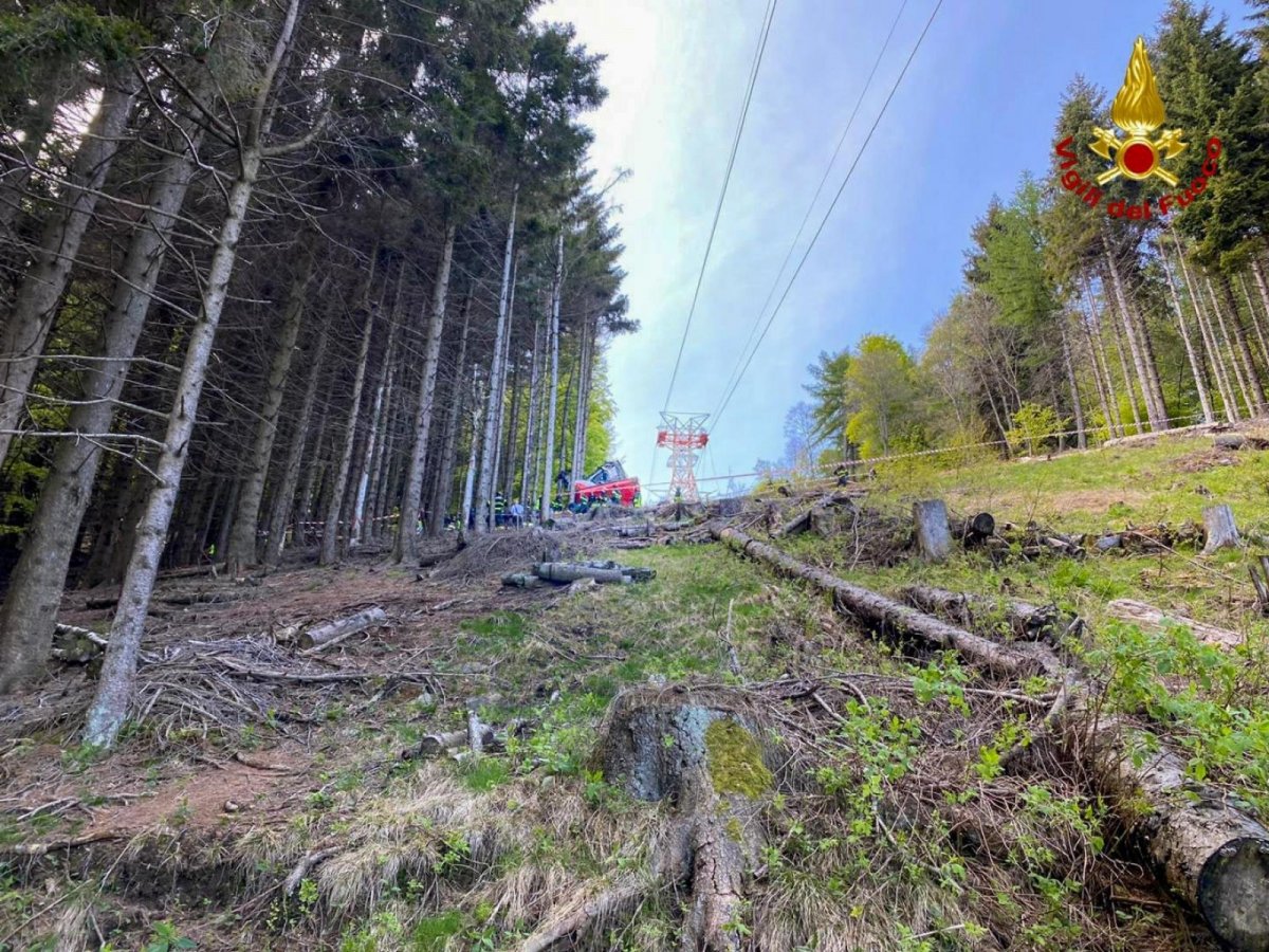 Cable car cabin fell in Italy #4