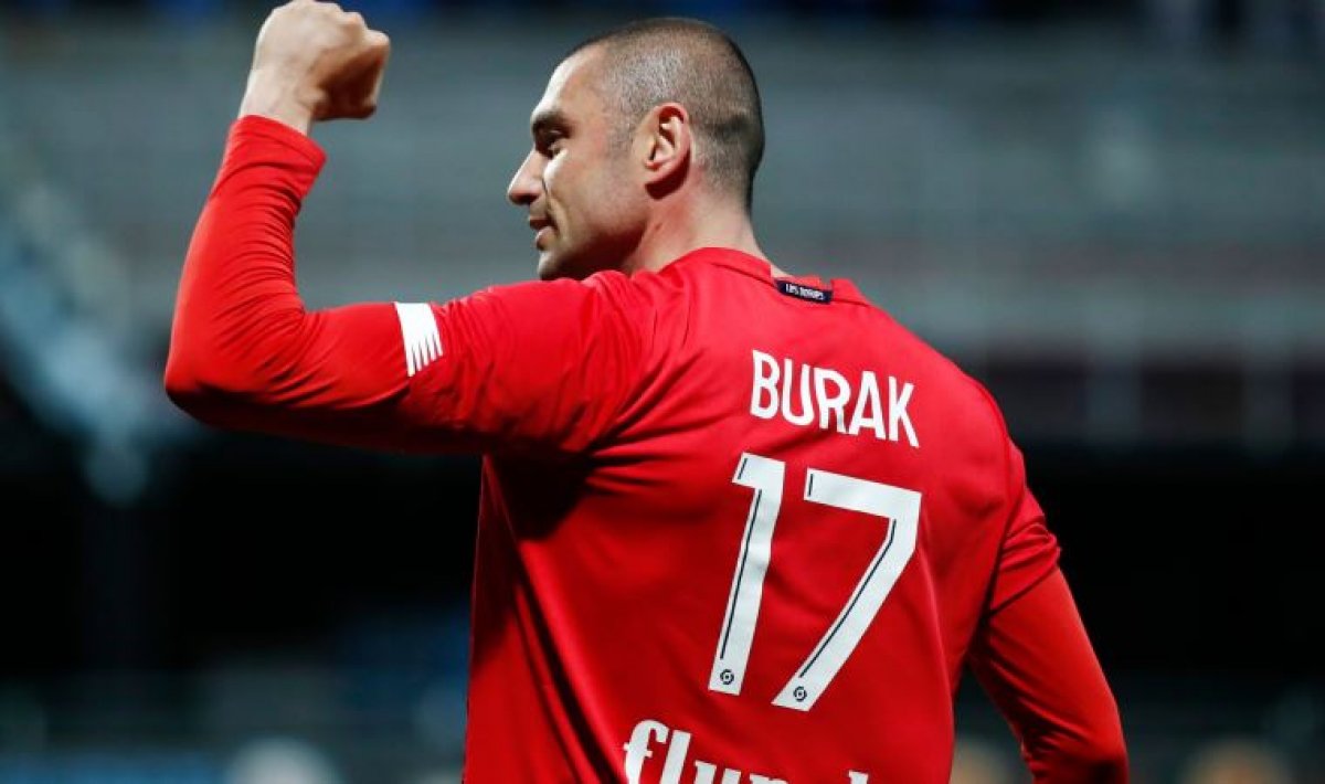 Burak Yılmaz Kimdir? Milli Futbolcu Burak Yılmaz'ın Hayatı Ve Kariyeri..