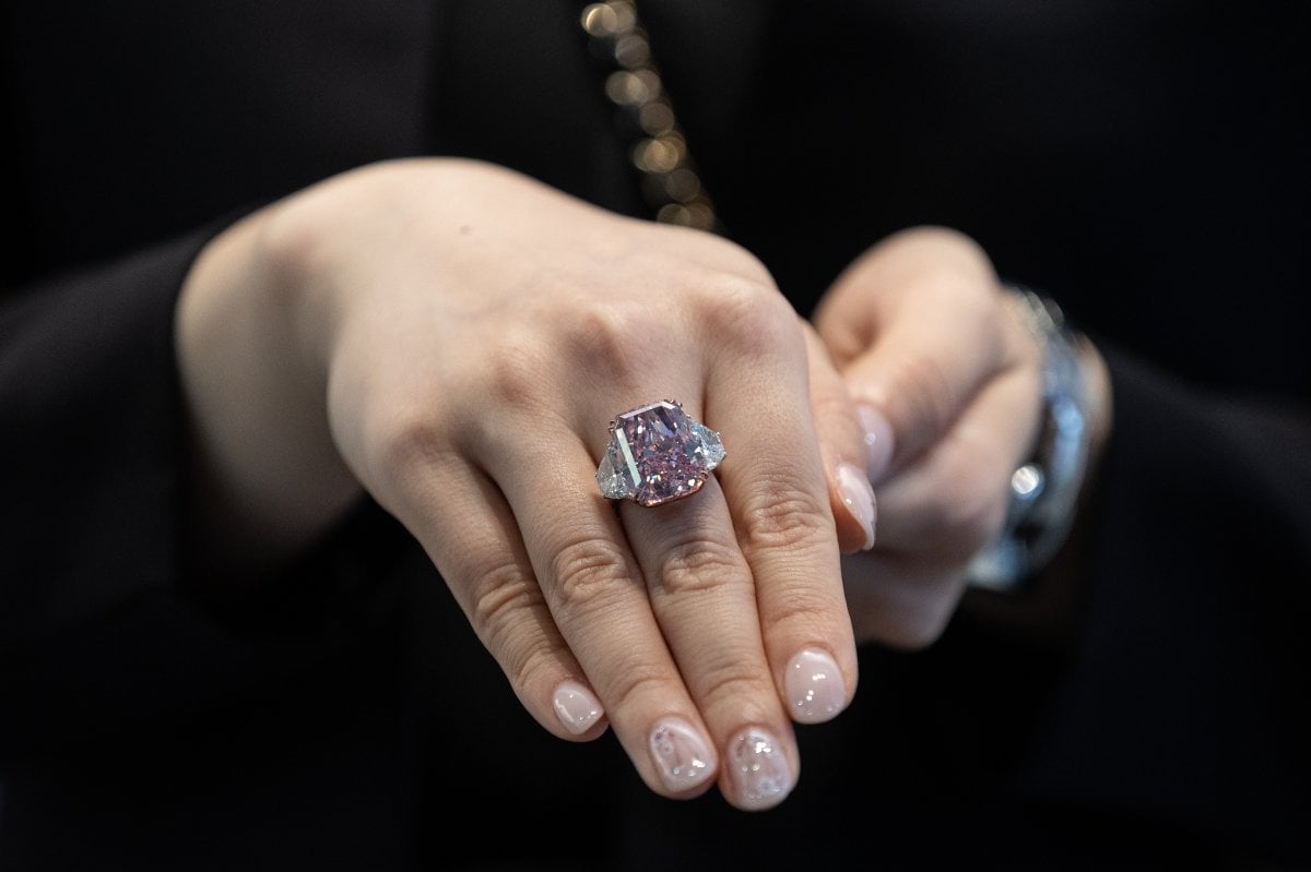 Diamond named Sakura sold for $29.3 million in Hong Kong #2