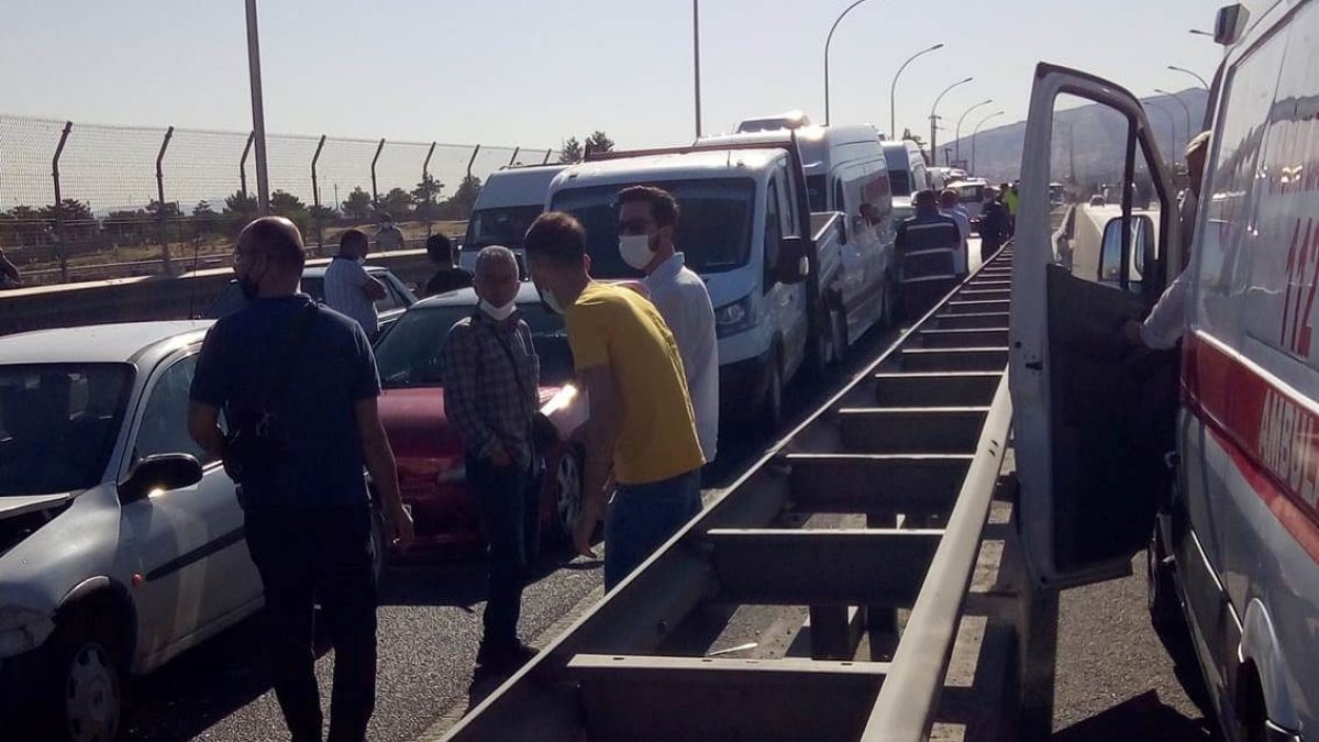 Malatya'da 9 araç birbirine girdi: 21 yaralı