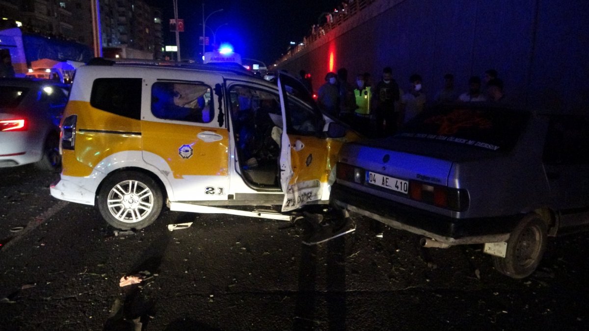 Diyarbakır’da korkunç kaza: 2 ölü, 8 ağır yaralı #3
