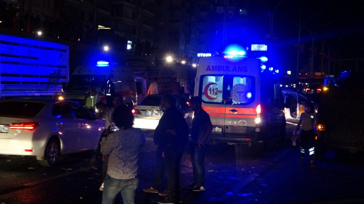 Diyarbakır’da korkunç kaza: 2 ölü, 8 ağır yaralı #5