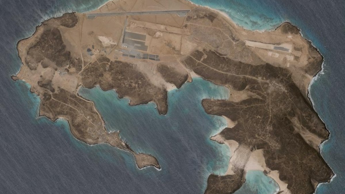 Air base discovered on island off Yemen