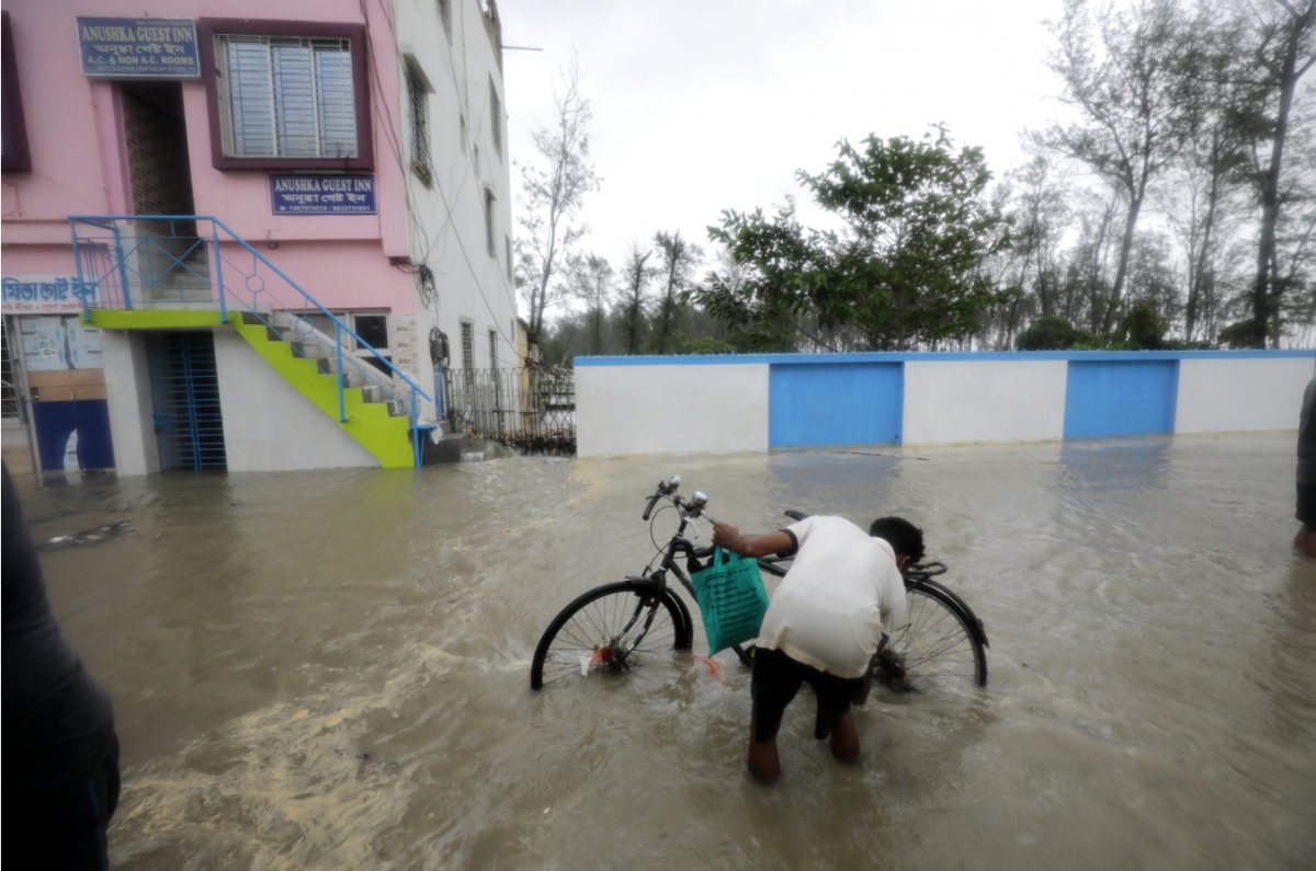 Hurricane Yaas hits India #7