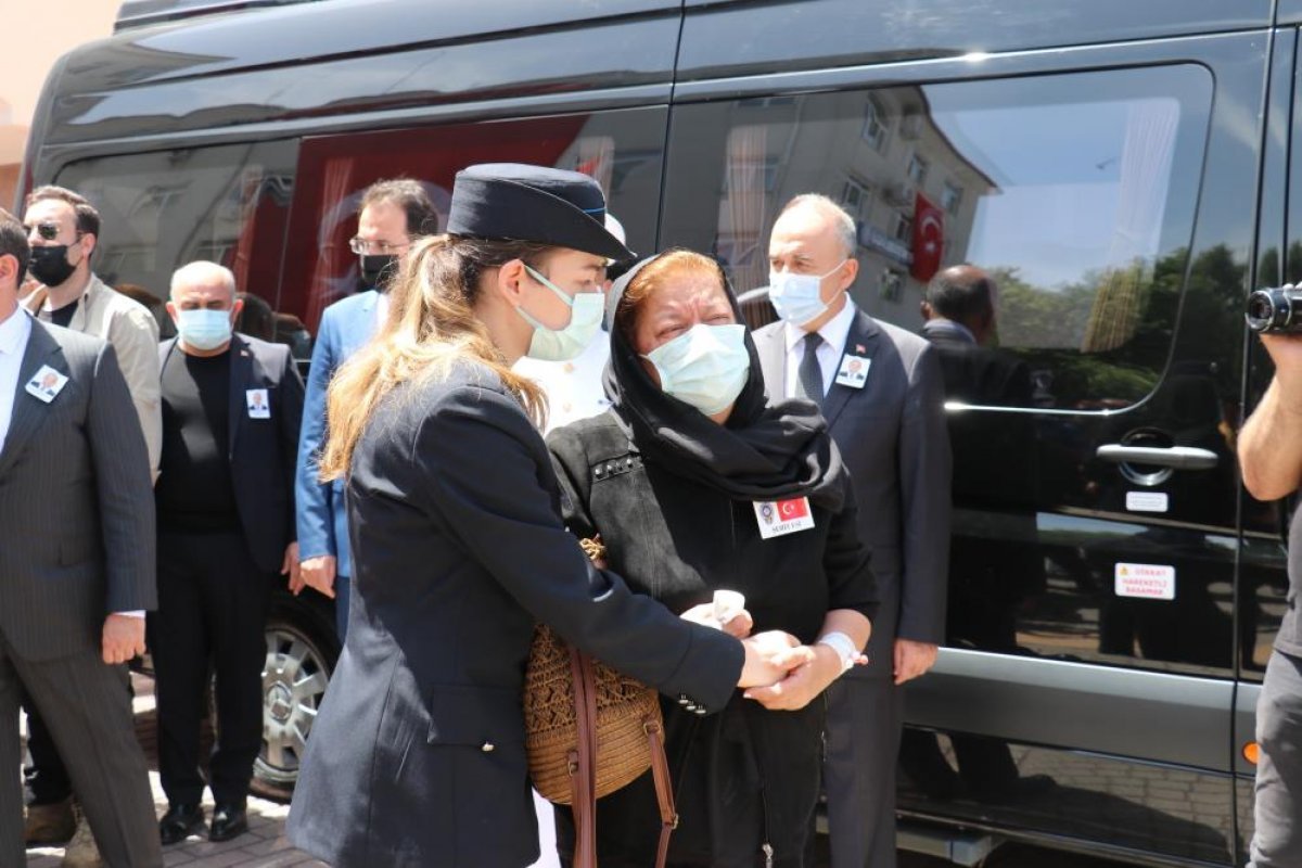 Yalova da, uygulama noktasında şehit edilen polis için tören #2