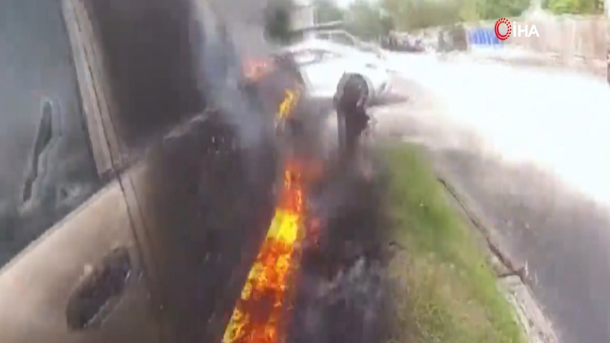 The driver who fainted in the burning vehicle in the USA was rescued at the last moment