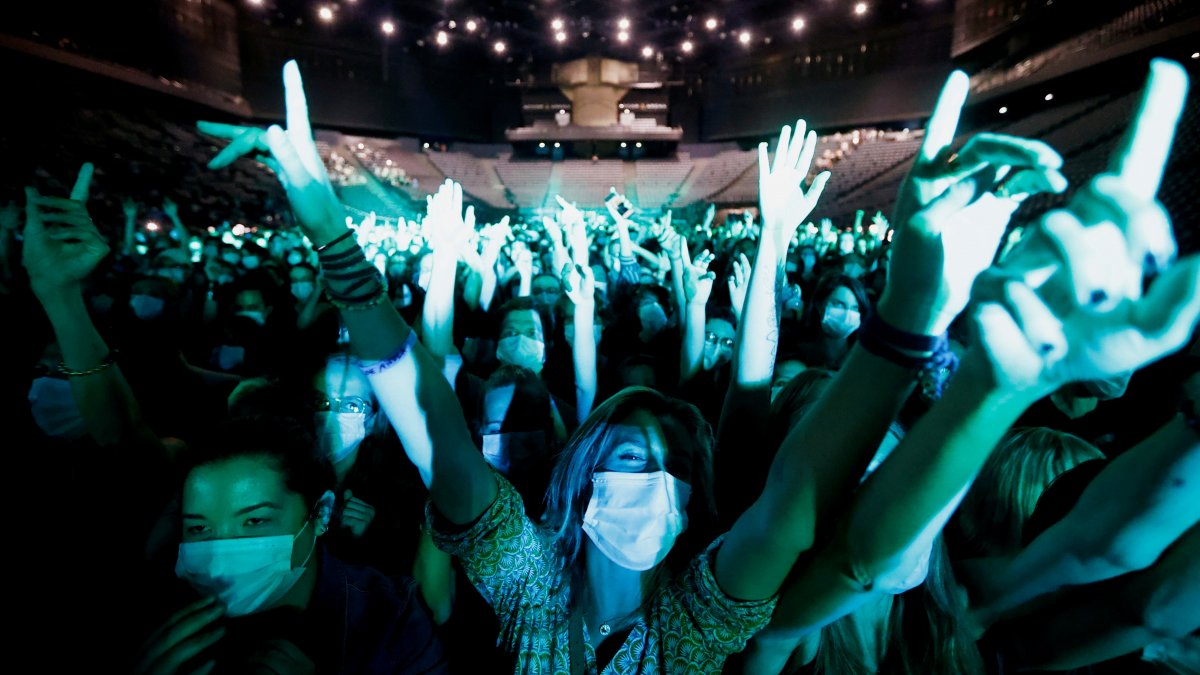 Concert experiment of 5 thousand people in Paris #5