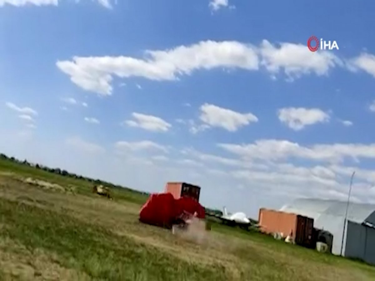 Parachutist caught in the opposite wind in Russia crashed to the ground and died #1