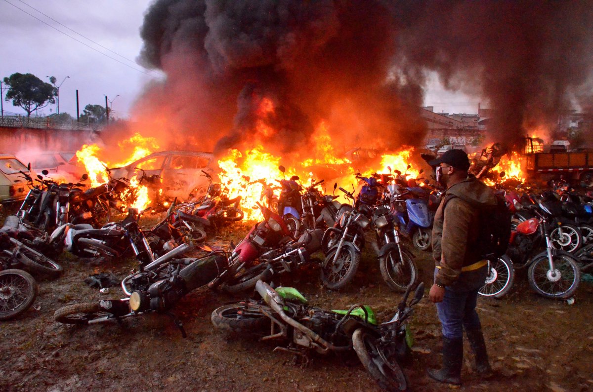 Anti-protest people took to the streets in Colombia #3