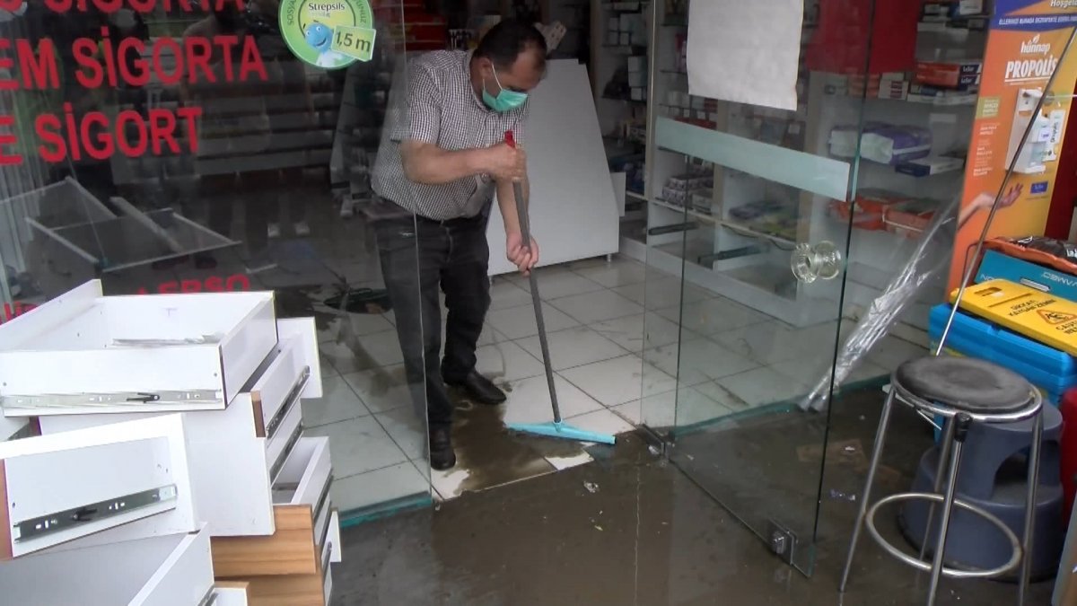 Maltepe’de yağmur yağdı, dükkanları su bastı  #3